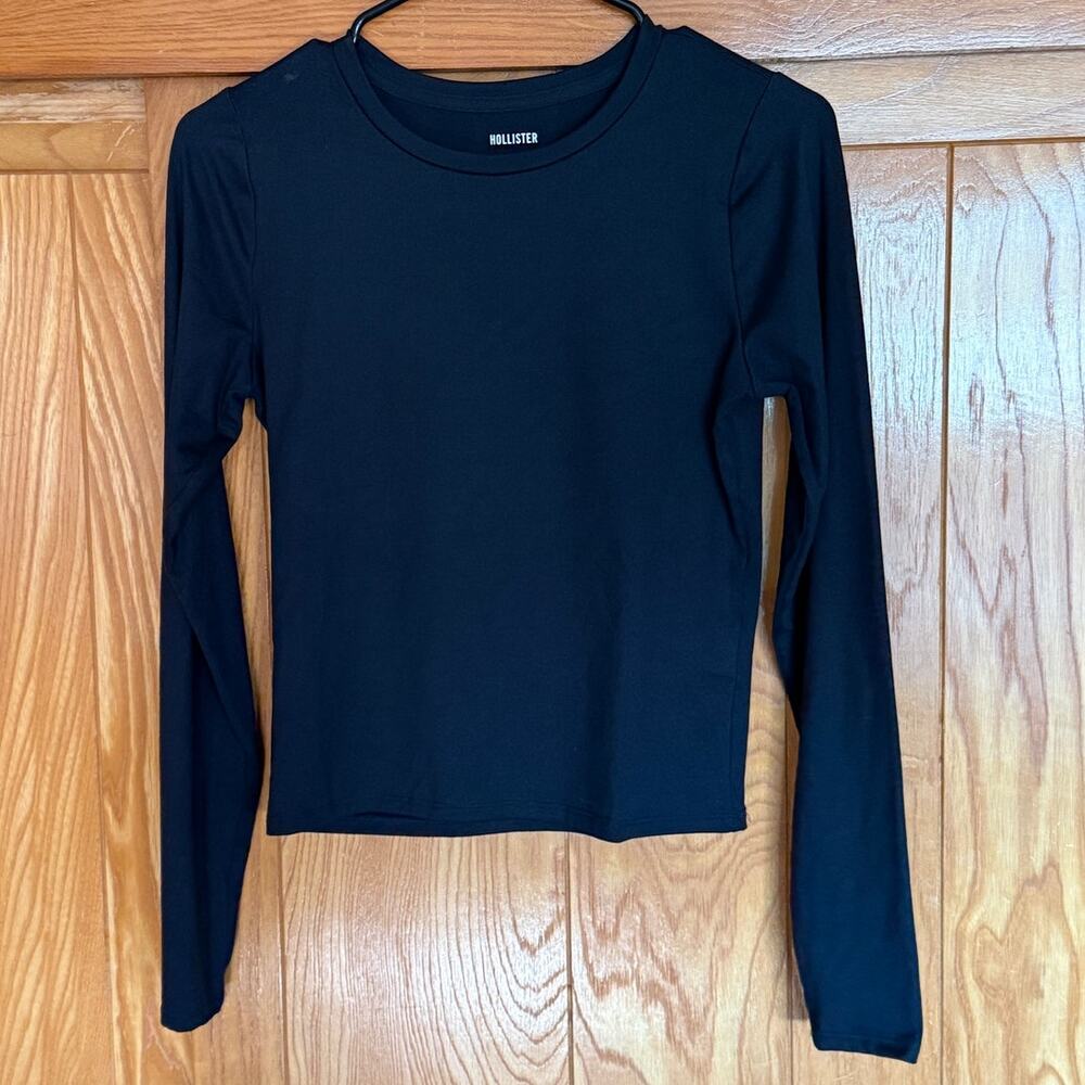 Hollister Black Long Sleeve Crewneck Tee - Size M Long